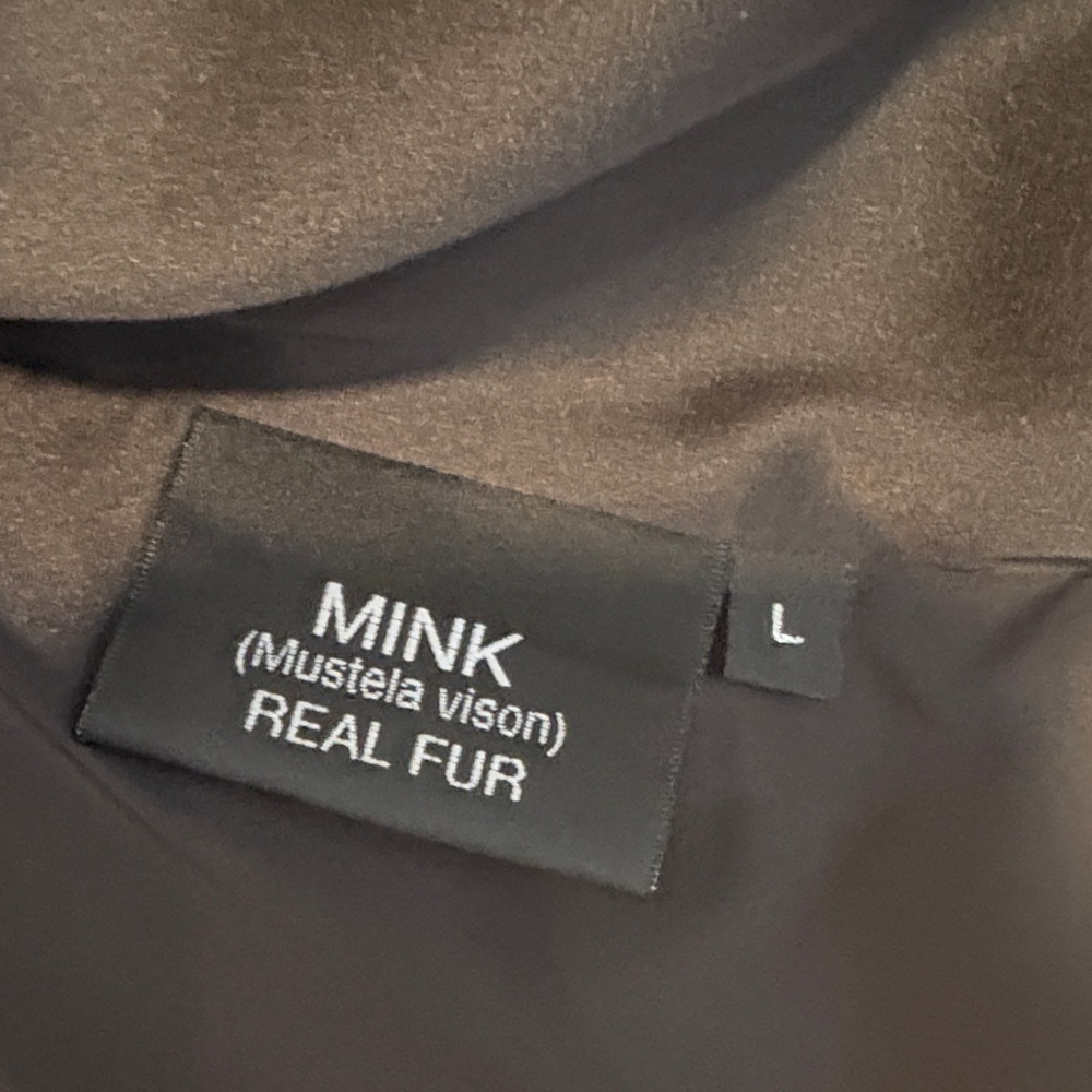 Luxurious Black and Brown Fur-Trimmed Jacket - Picture 4 of 6